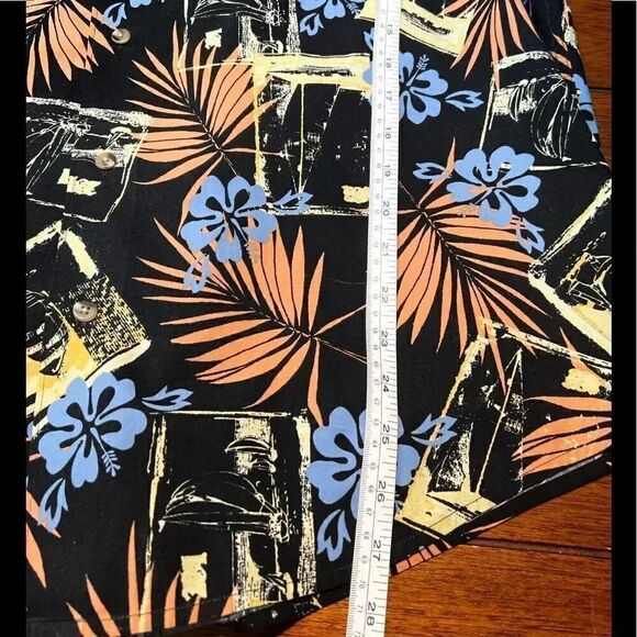 EUC Large Crossings Hawaiian Button Down Shirt # MSOC#7 - Picture 4 of 7